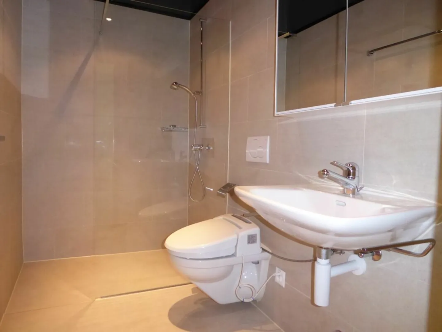 1.5-Zimmer-Studio-Ferienwohnung mit Gartensitzplatz und Tiefgaragenplatz - Photo 9 sur 13