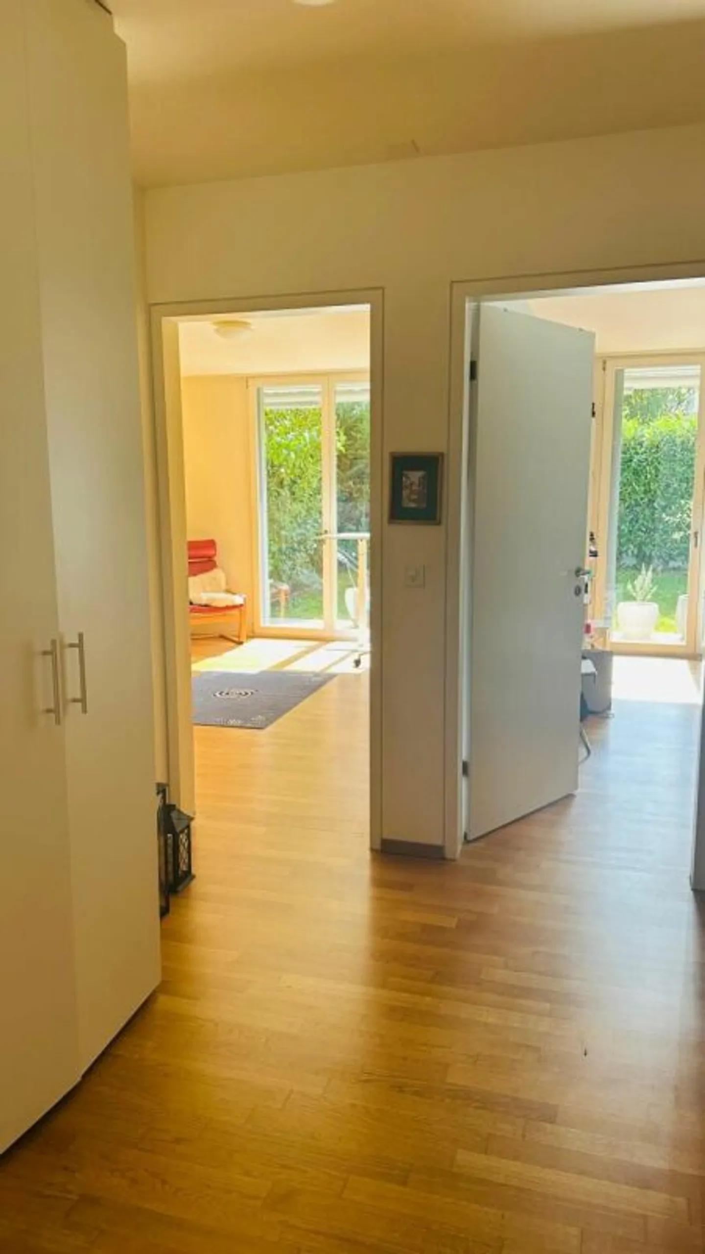 Ampio appartamento con giardino a Oberwil - Foto 4 di 11