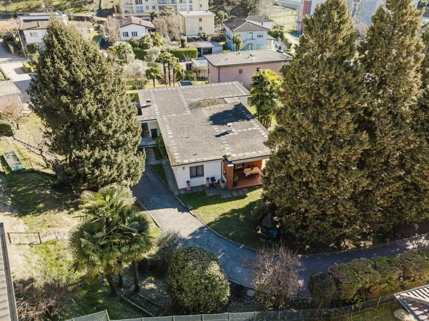 Splendida villa signorile immersa nel verde del proprio parco - Foto 3 di 13