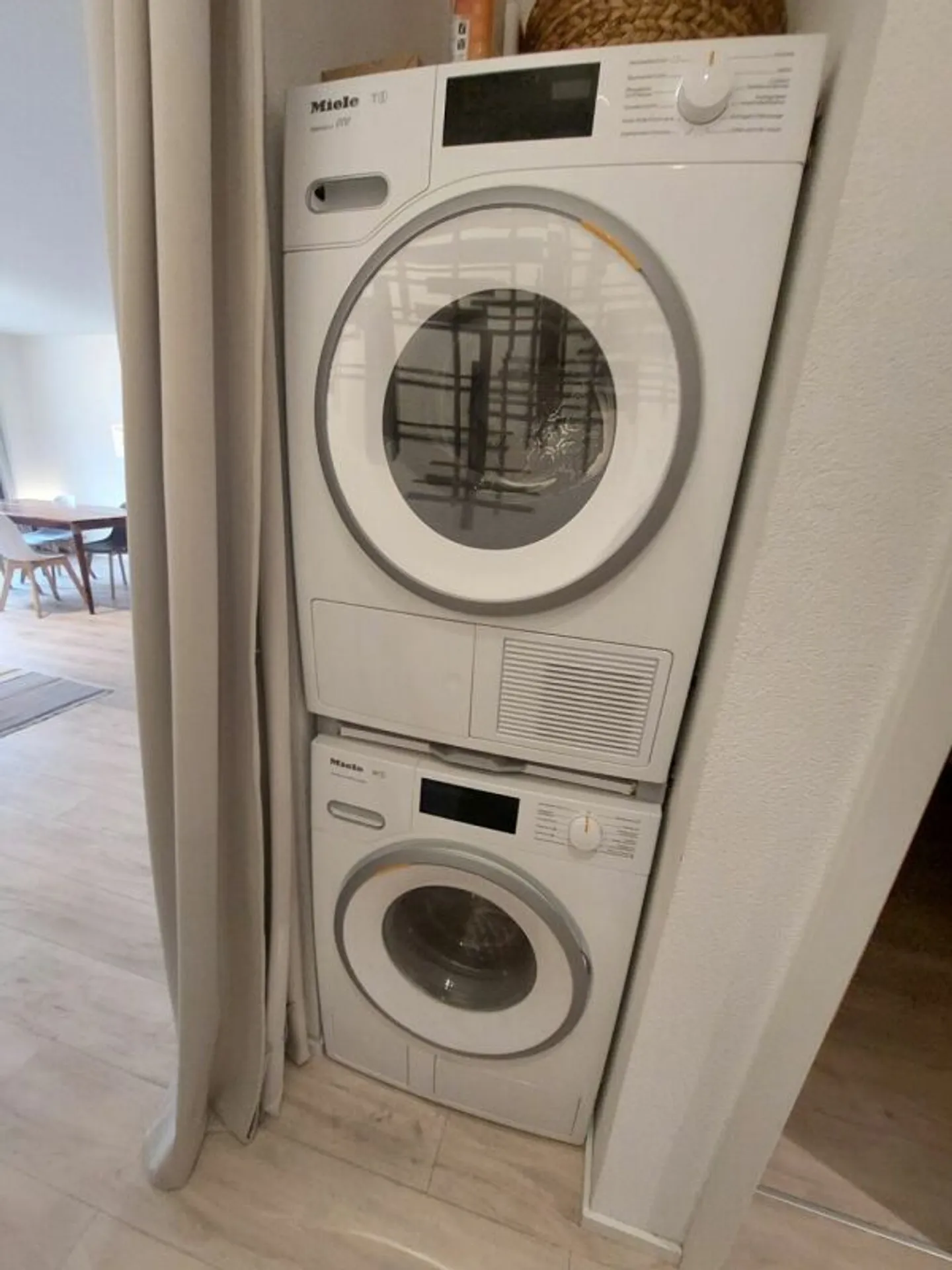 Zeitgenössische 3,5-Zimmer-Wohnung mit Terrasse und Garage - Foto 5 von 10