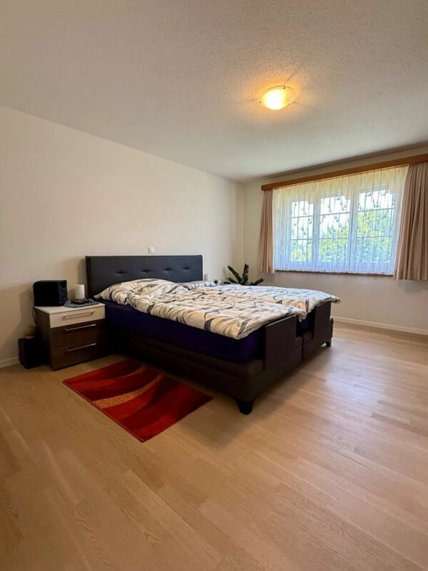 Maison semi-détachée de 7,5 pièces dans un quartier résidentiel calme - Photo 4 sur 7