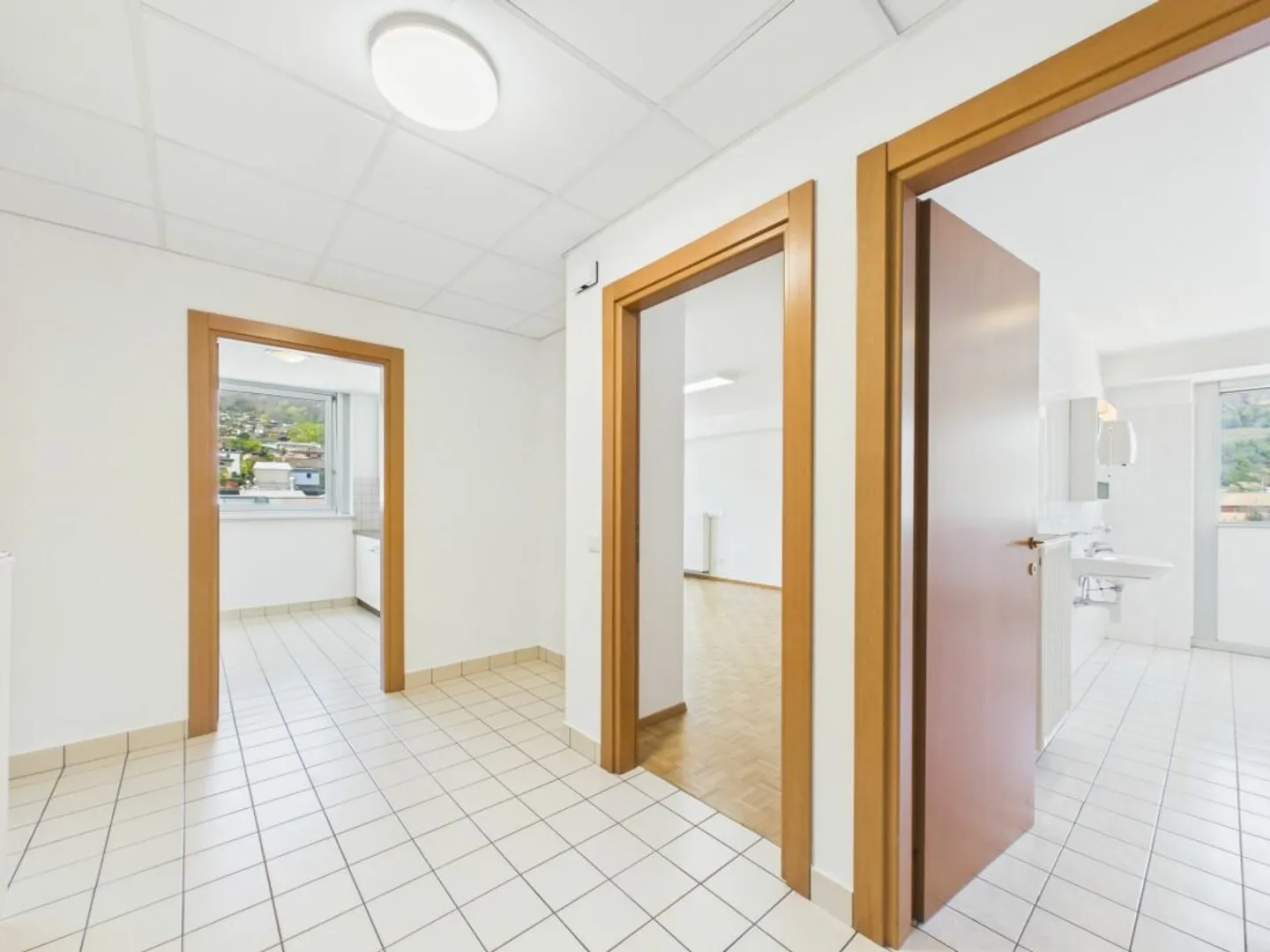 Modern and ready-to-use office with kitchen and private bathrooms - last units available! - Photo 6 of 10