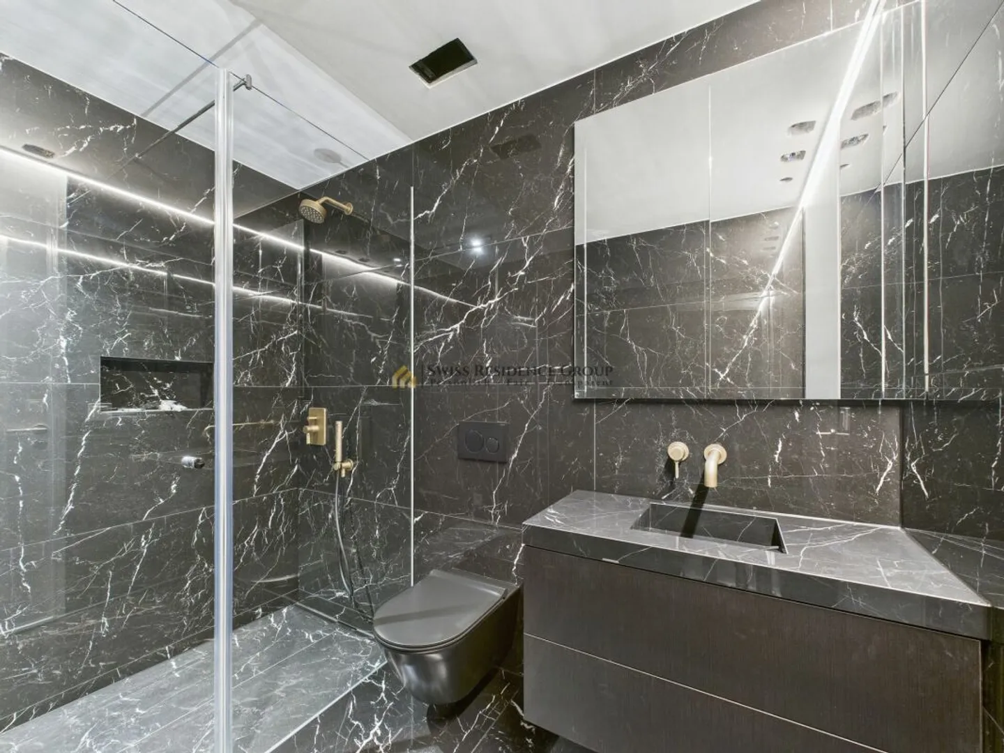 Vivere privilegiato sul lago di Zurigo con: residenza di 5,5 stanze con piscina privata, giardino, vista sul lago e sulle montagne - Foto 7 di 13