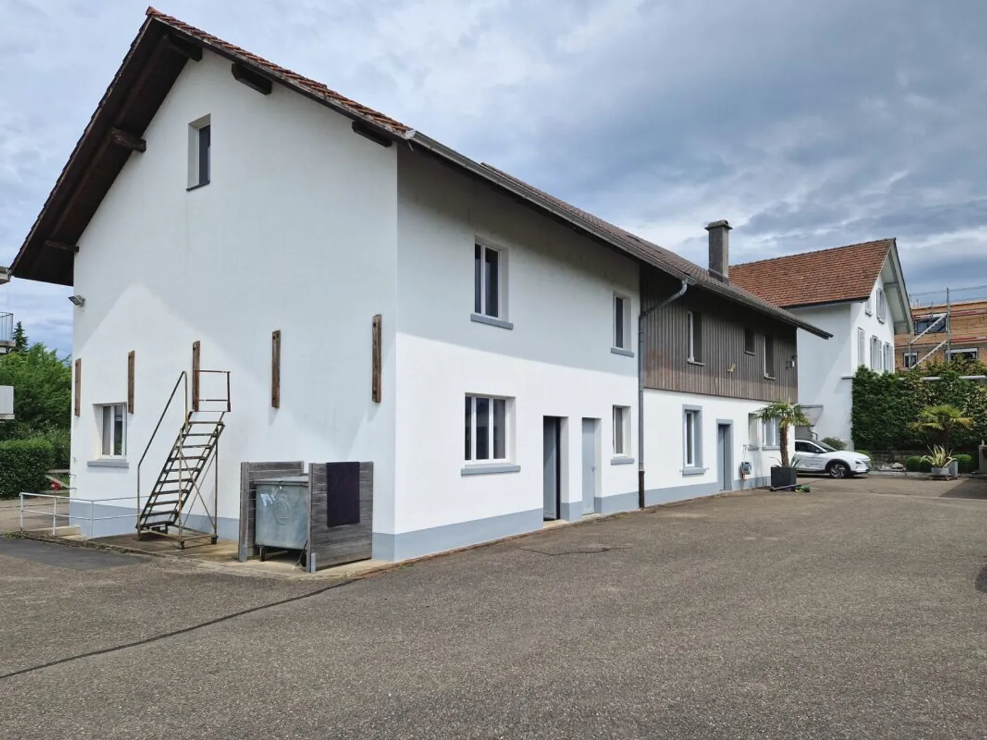 Proprietà versatile con giardino - Foto 3 di 12