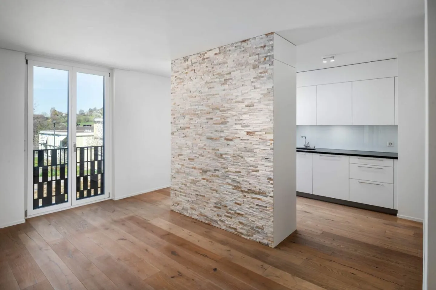 Living at the edge of the forest with a view and evening sun - Photo 4 of 12