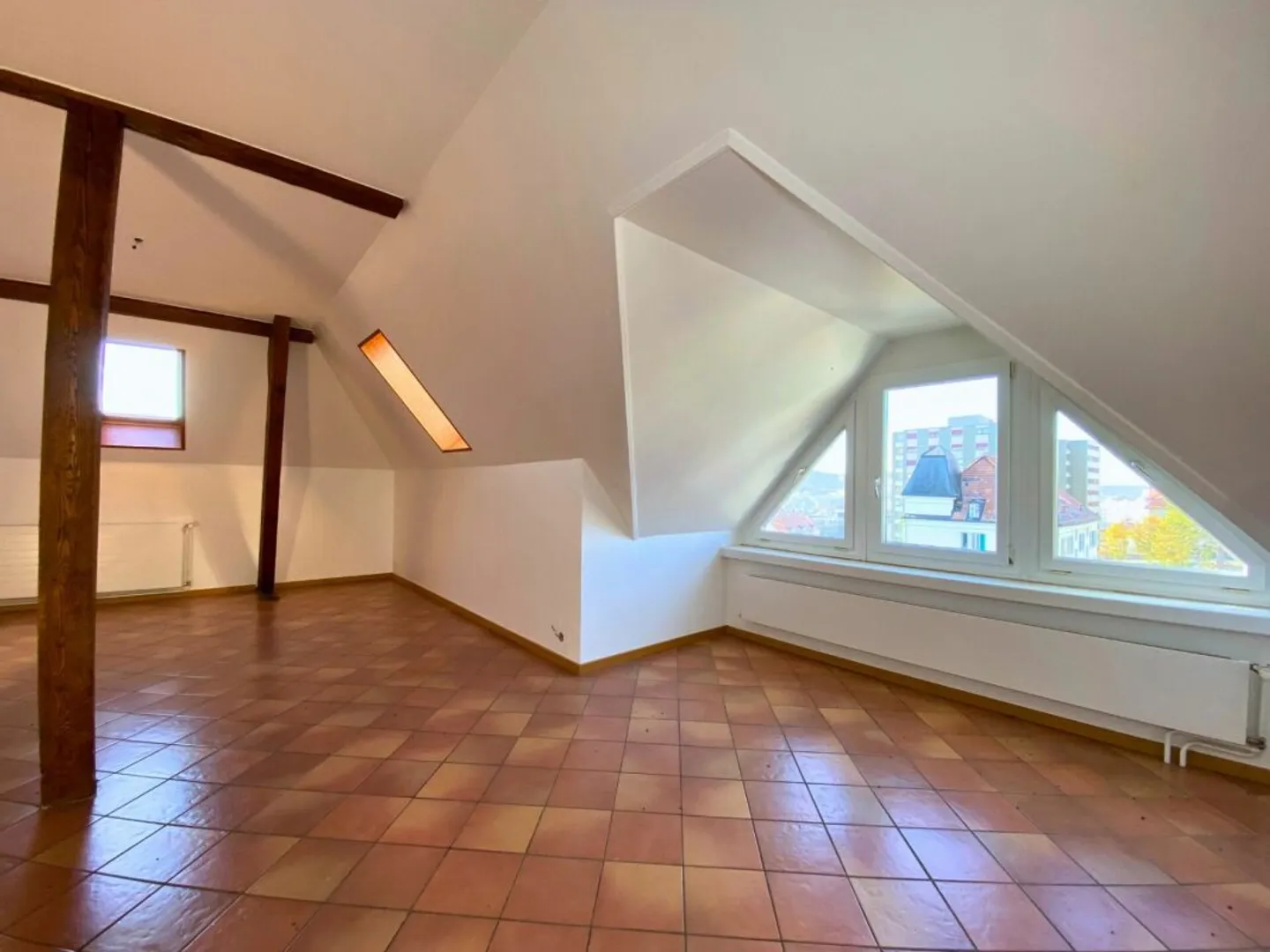 Superbe duplex mansardé de 3.5 pcs offrant 121 m² habitables - Foto 1 von 13