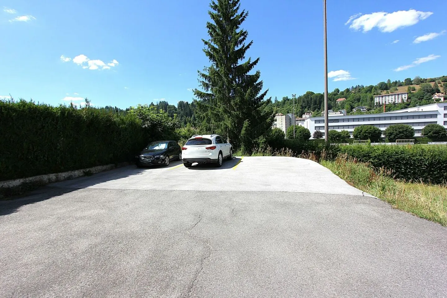 Renovated! 4-room apartment in Locle with balcony - Photo 11 of 12