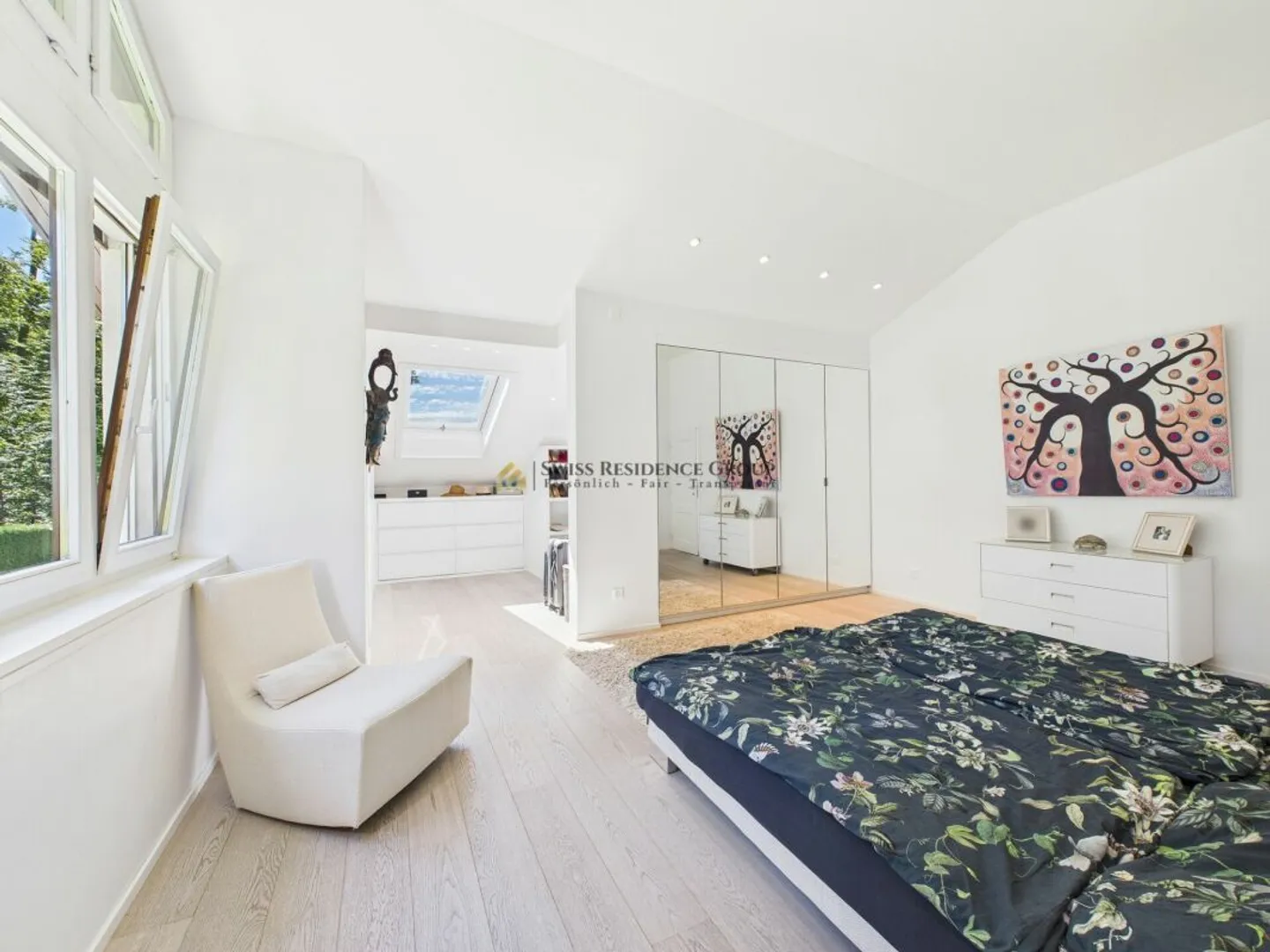 Exklusives Einfamilienhaus mit Pool, Weitsicht und grossem Garten an bester Lage in Winkel - Foto 12 von 13