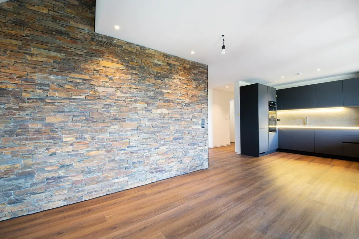 Appartement en Attique Moderne au Cœur de Nänikon - Photo 2 sur 11