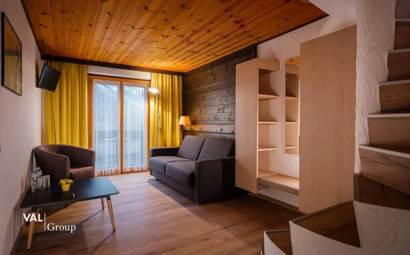 Hôtel supérieur incluant un projet de développement sur un terrain total de 6 000 m2 - Photo 12 sur 13