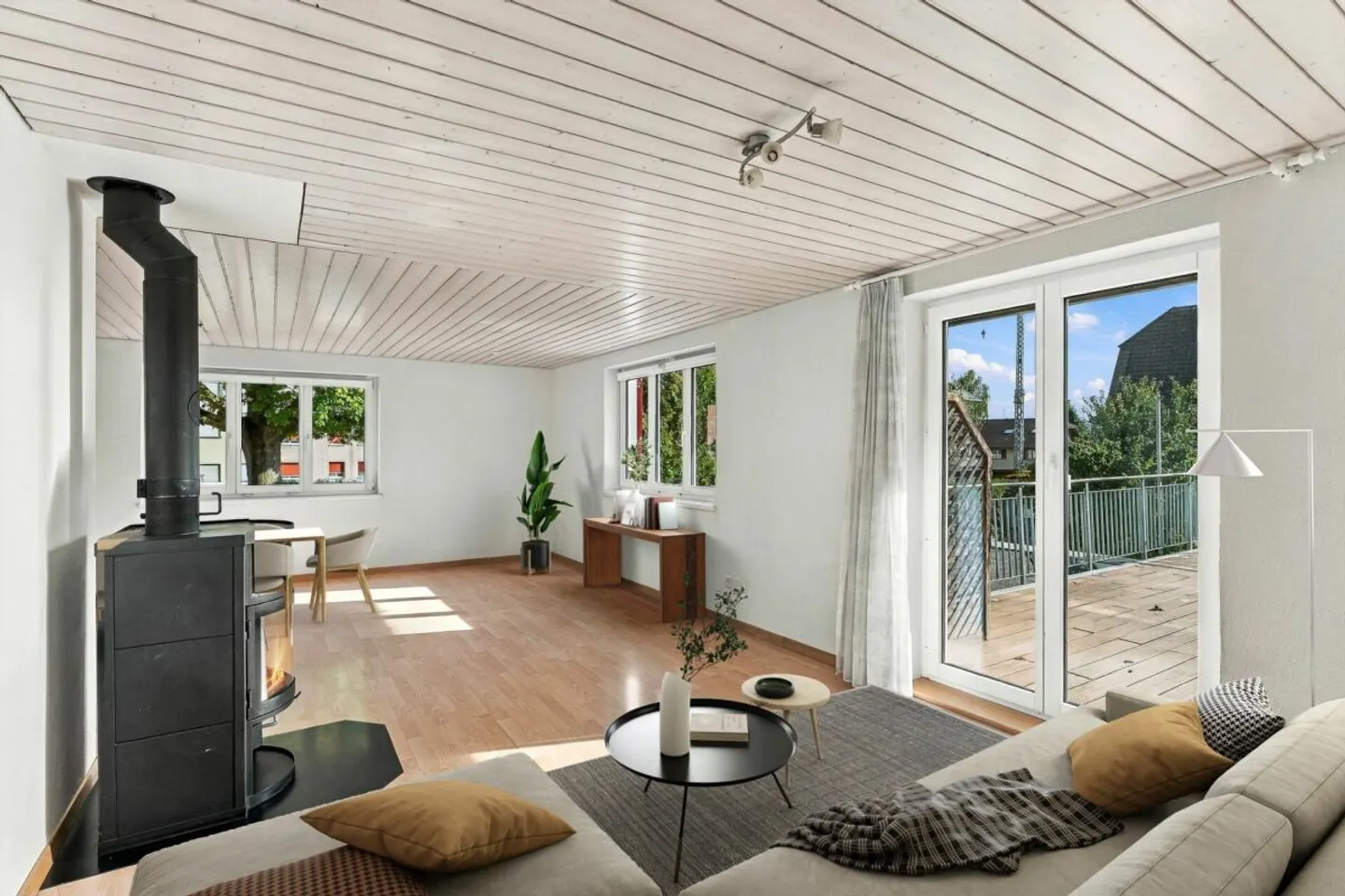 Grosszügiges Wohnhaus mit vielseitigem Nutzungspotenzial! - Photo 3 sur 13