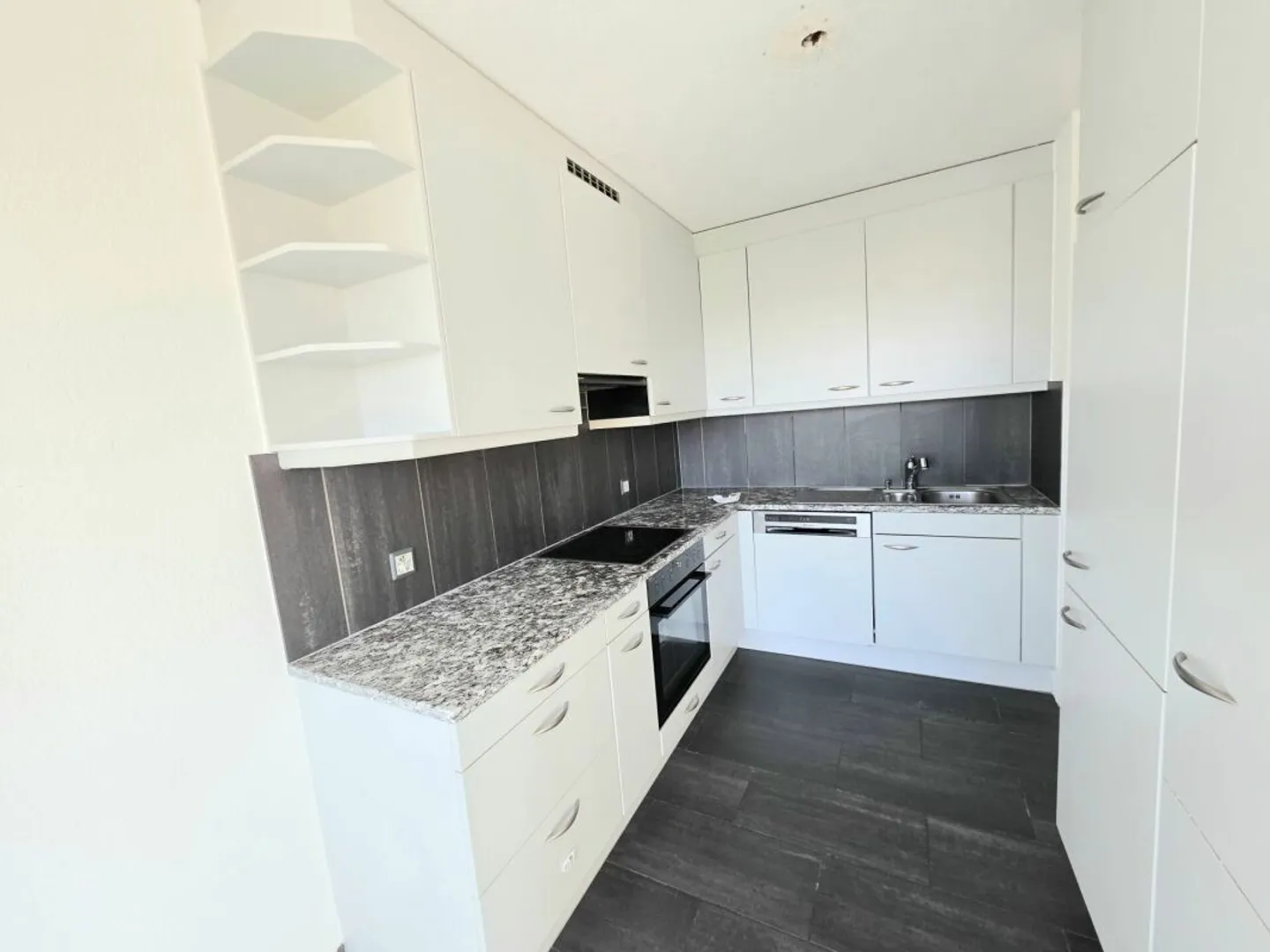 Appartamento attraente di 3,5 stanze in una posizione ricercata a Muttenz - Foto 4 di 10