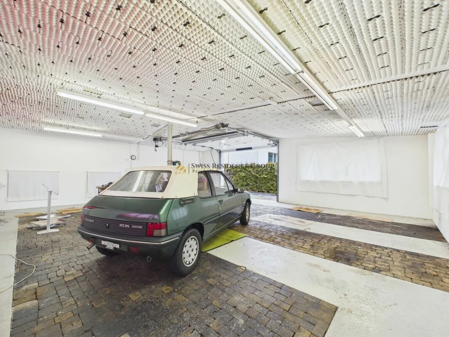 Garage/Workshop for Quiet Business - Photo 3 of 5