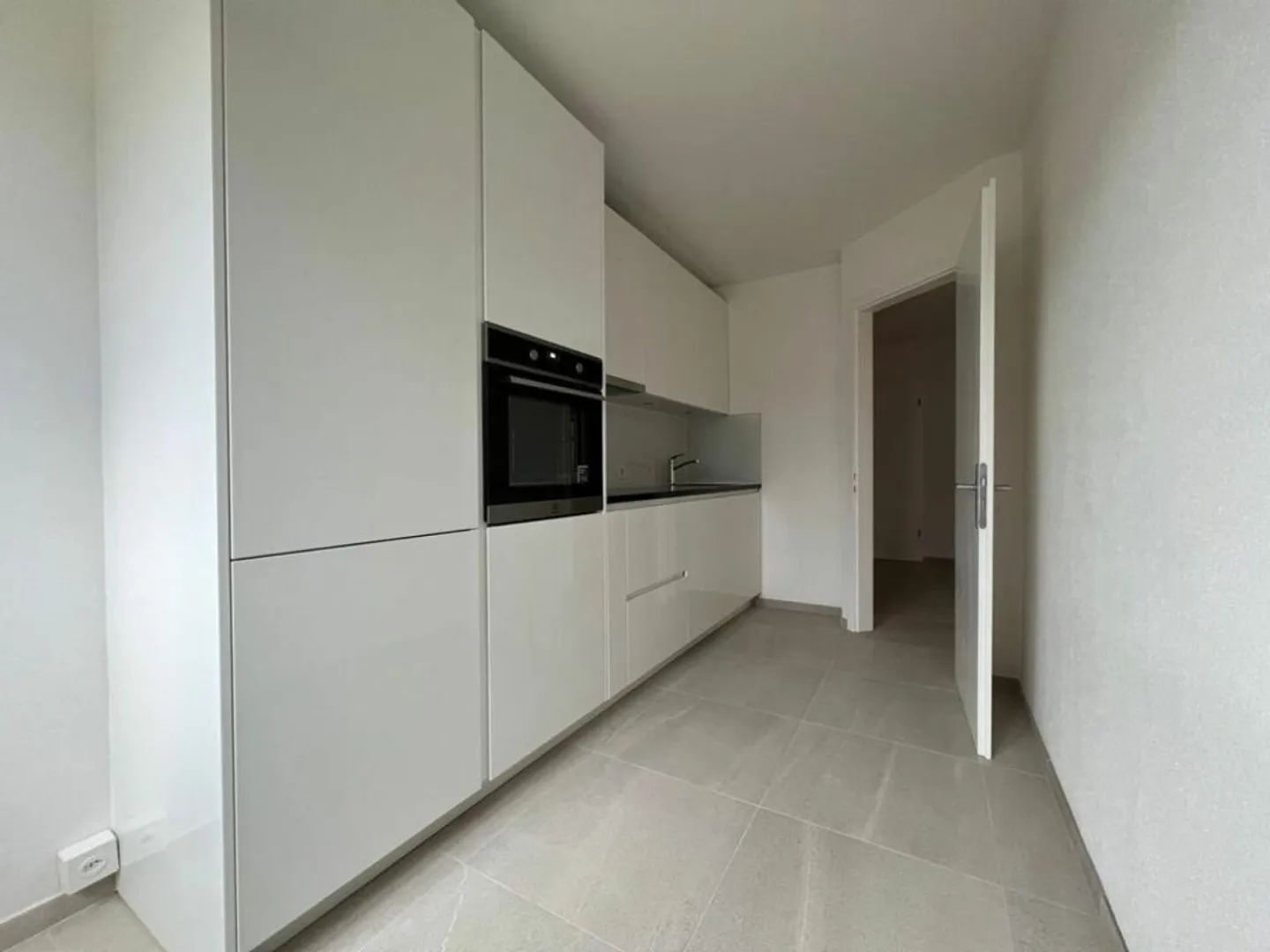 Modern 2-room apartment in a quiet location - available for immediate rent - Photo 2 of 10