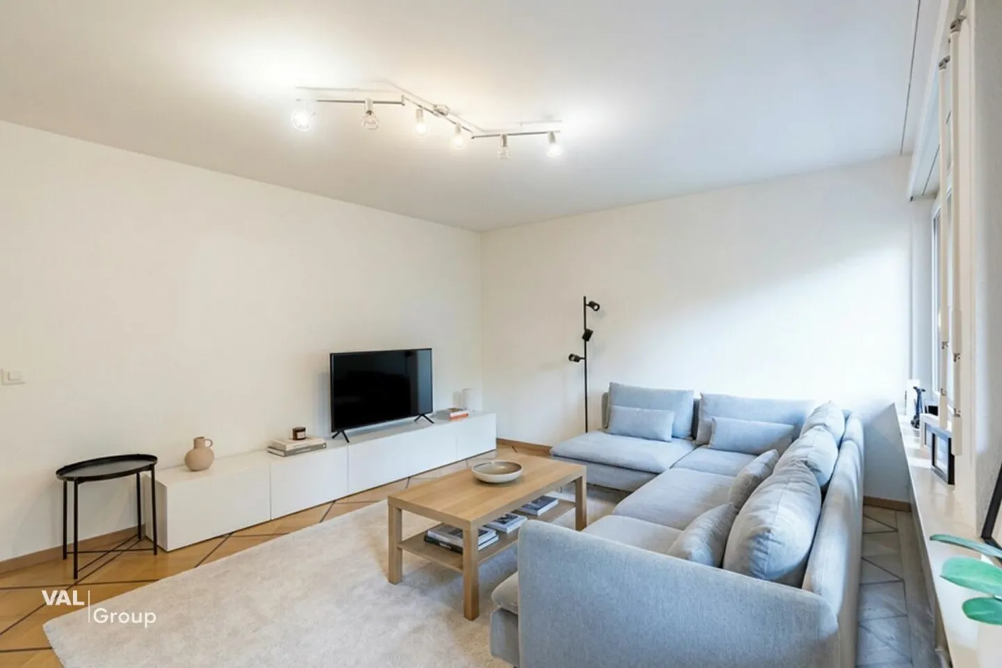 Affascinante esperienza abitativa nel cuore di Brig: Centrale, tranquilla e soleggiata - Foto 3 di 11