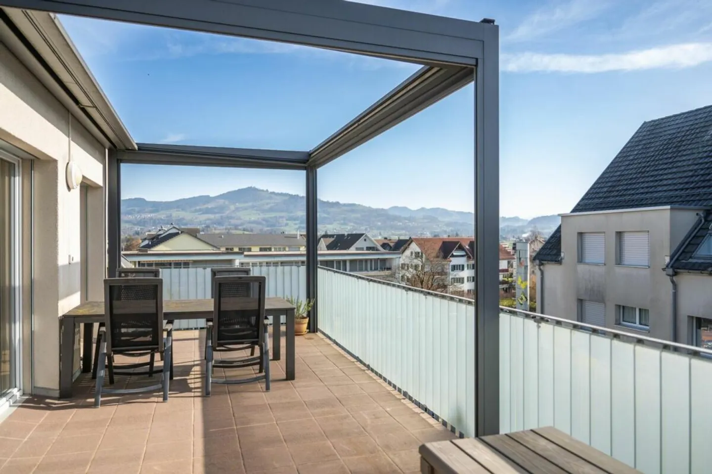 Stilvolle Maisonette in Bubikon - Foto 1 von 13