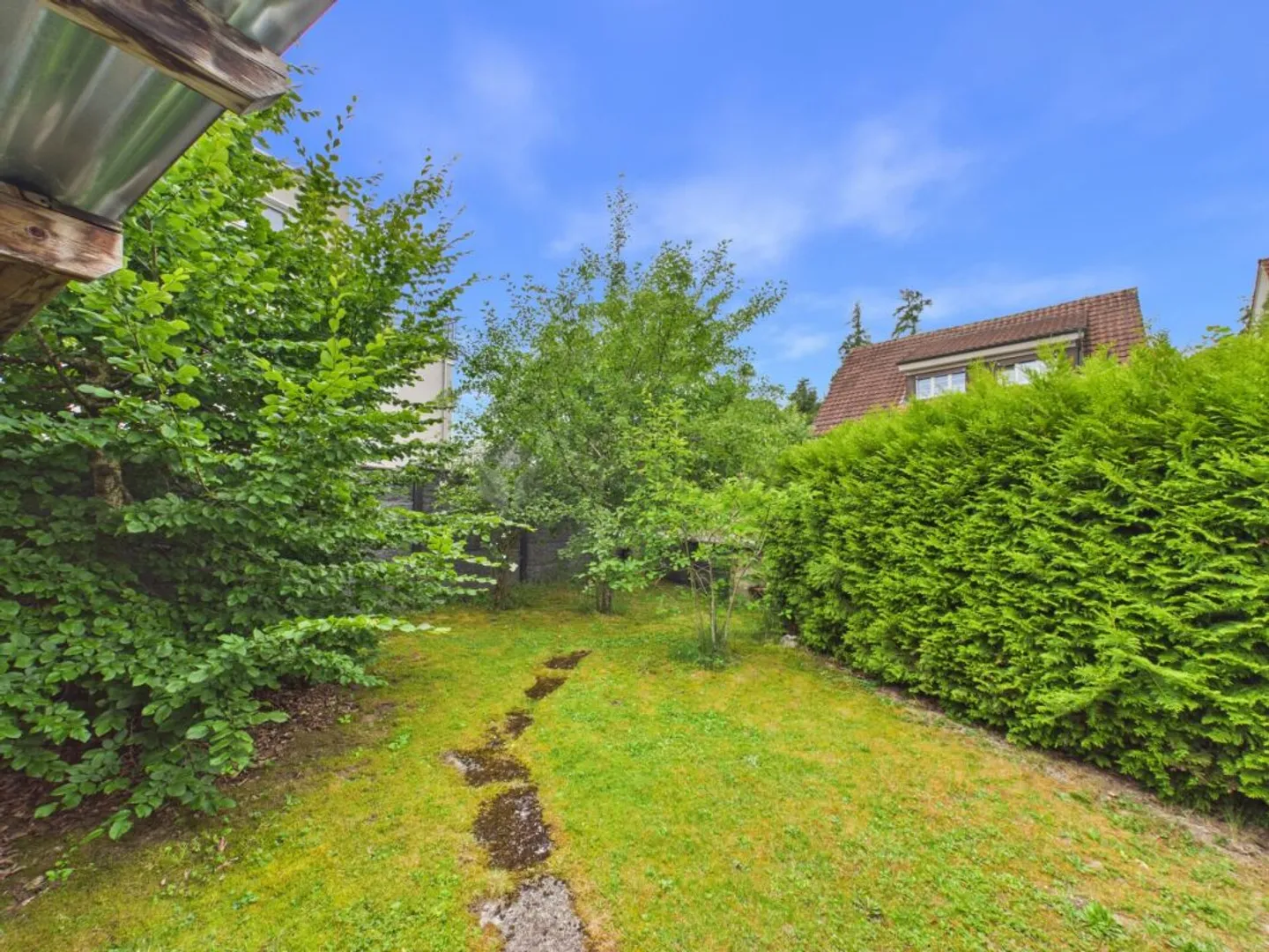 Fulfill your long-awaited dream of living - Single-family house with a large garden and good motorway connection seeks a new owner - Photo 10 of 12