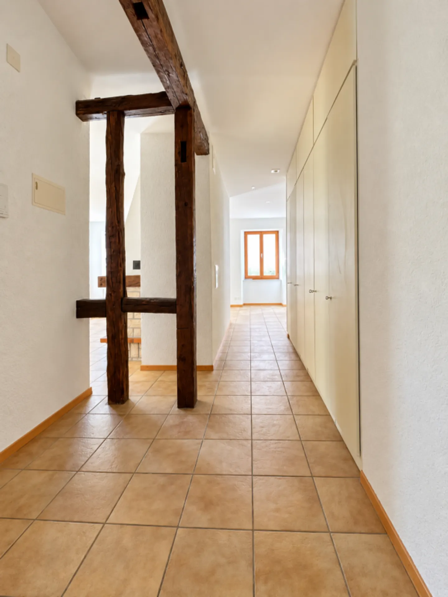 Large 4.5-room apartment with fireplace - Photo 10 of 13