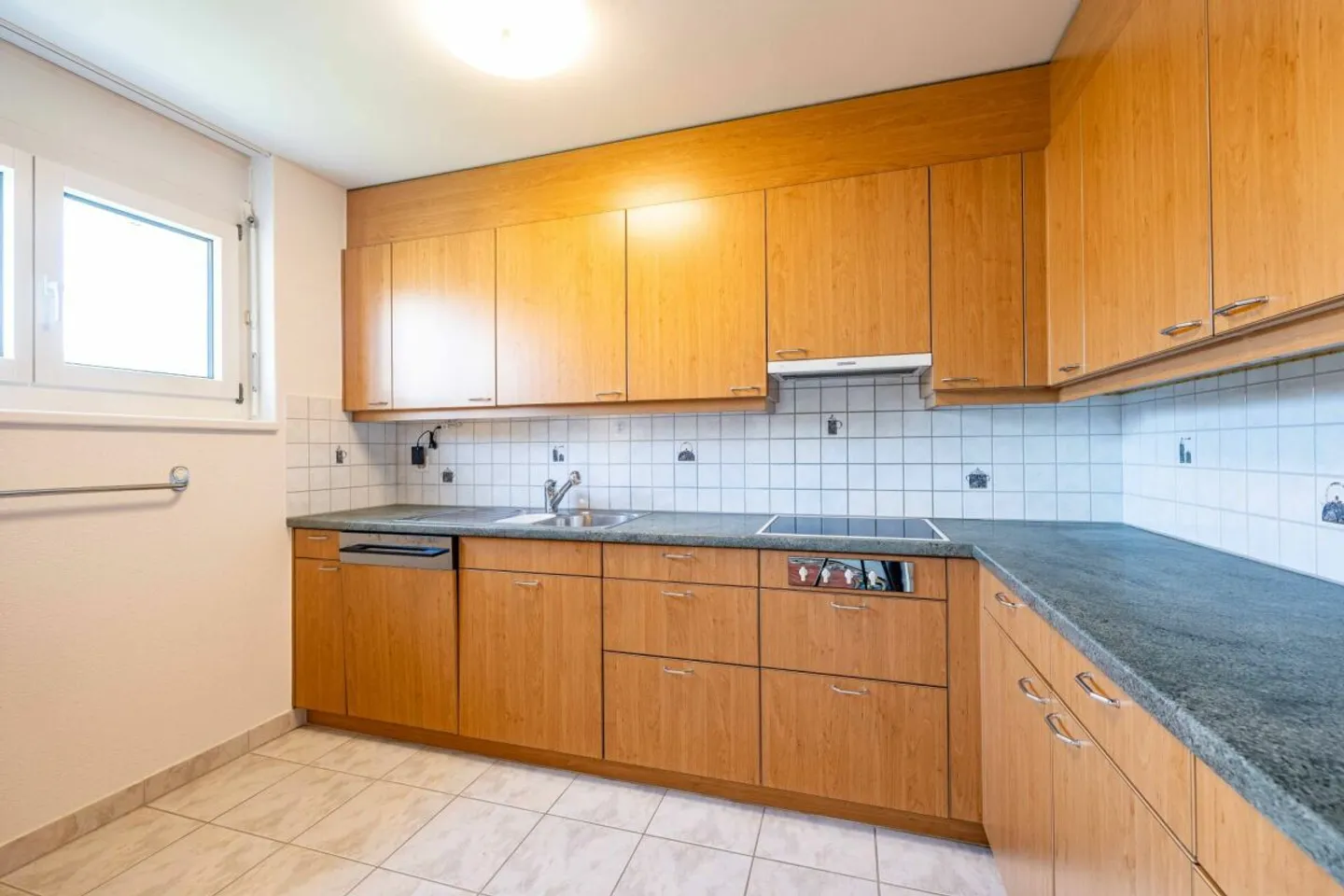 Grosszügige 4.5-Zimmer-Wohnung - ruhig, hell und mit Blick ins Grüne. - Foto 6 von 13