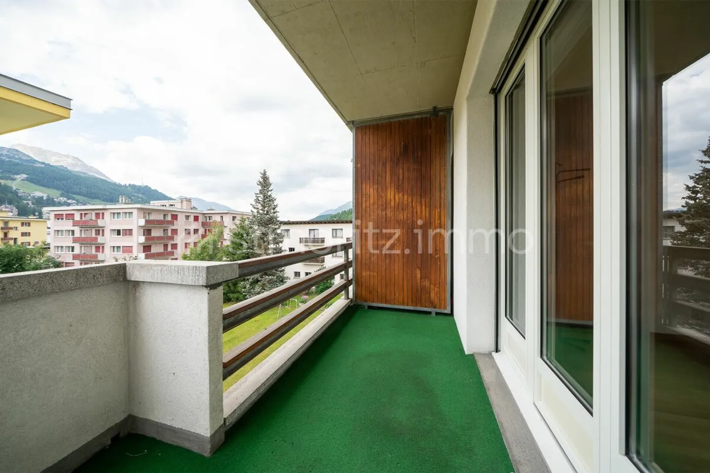 Chesa Derby - Appartamento per vacanze con balcone e grande potenziale - Foto 2 di 11