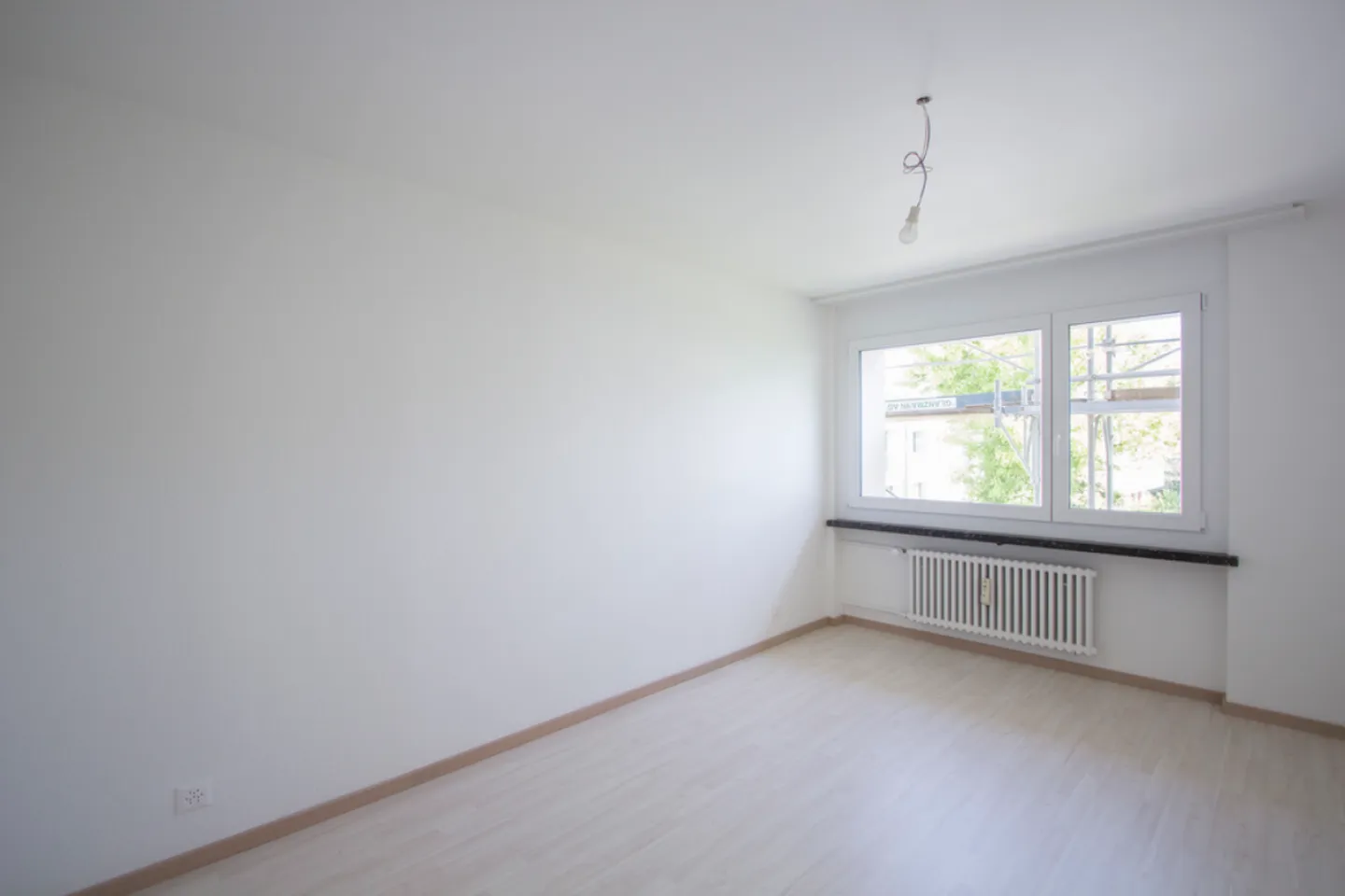 Luminoso appartamento di 4,5 stanze con balcone e cucina moderna - Foto 6 di 11