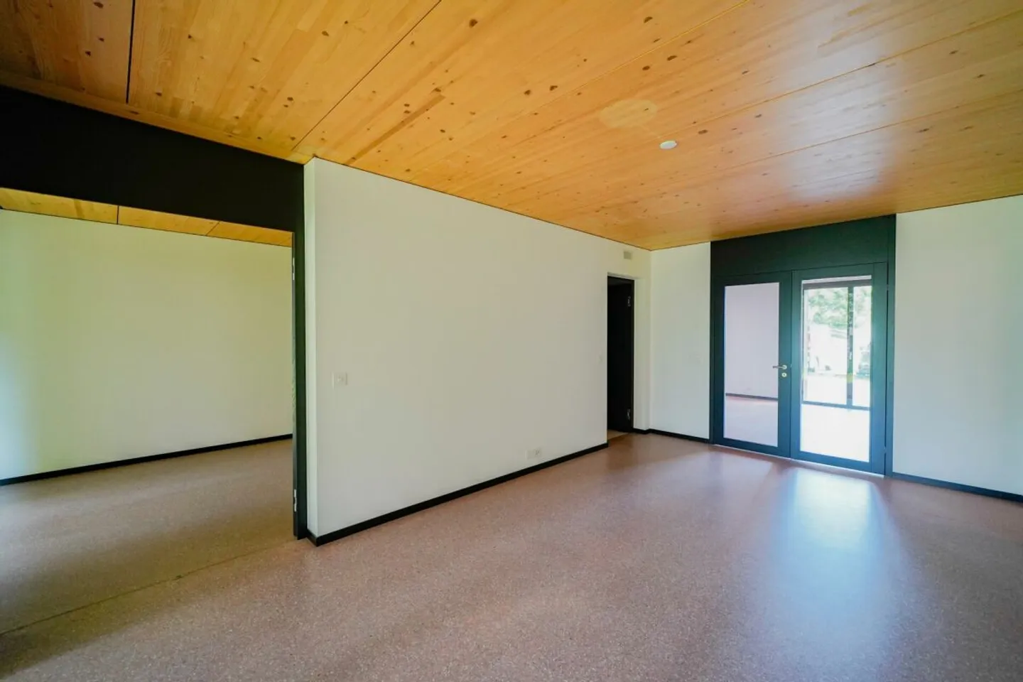 Appartement en rez-de-chaussée exclusif avec des possibilités d'utilisation polyvalentes - Photo 8 sur 13