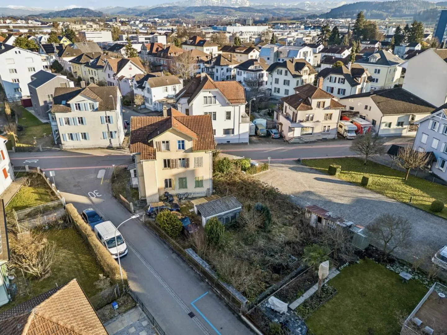 Dreifamilienhaus mit Entwicklungspotenzial - Foto 4 von 5