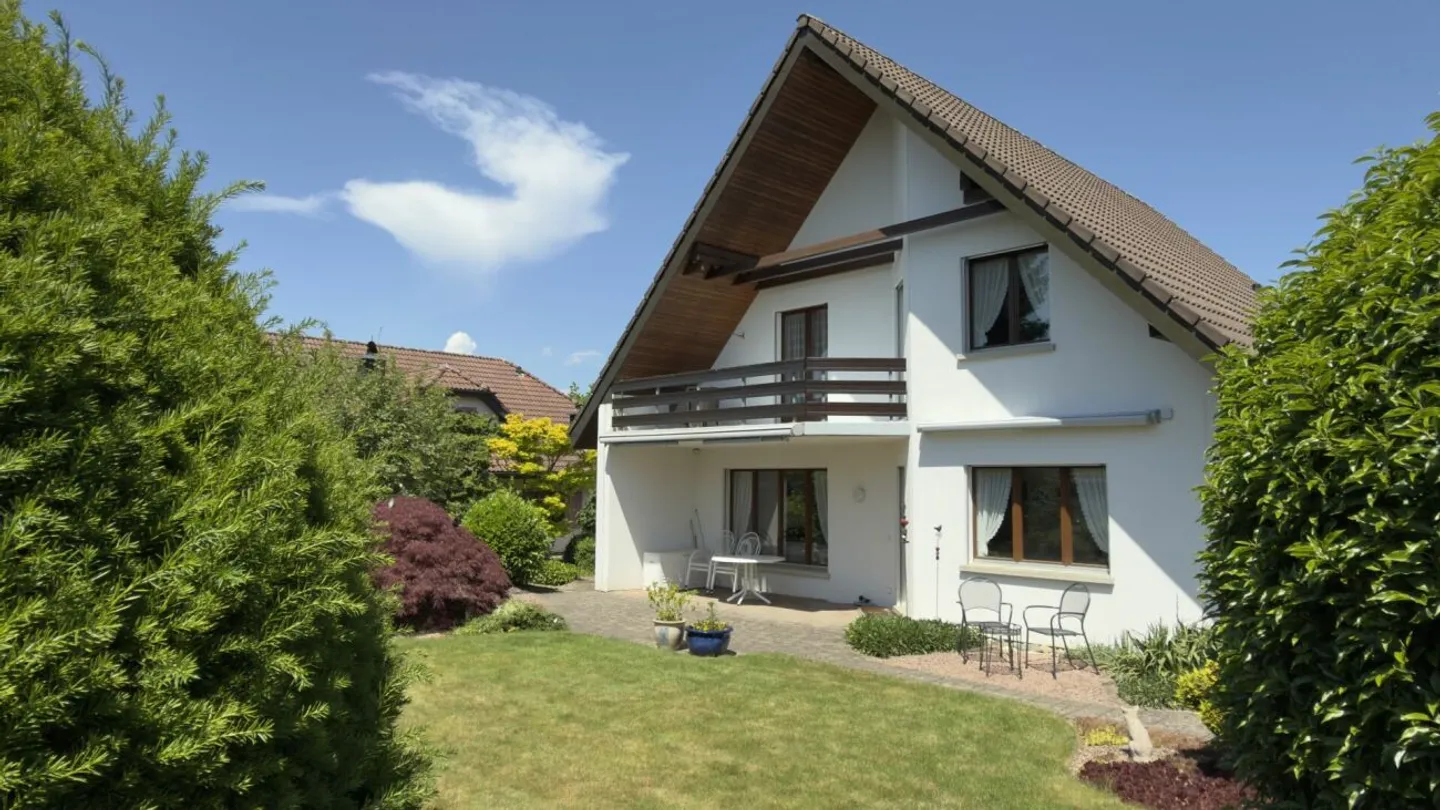 Charmantes Familienhaus mit Garten - Foto 1 von 13