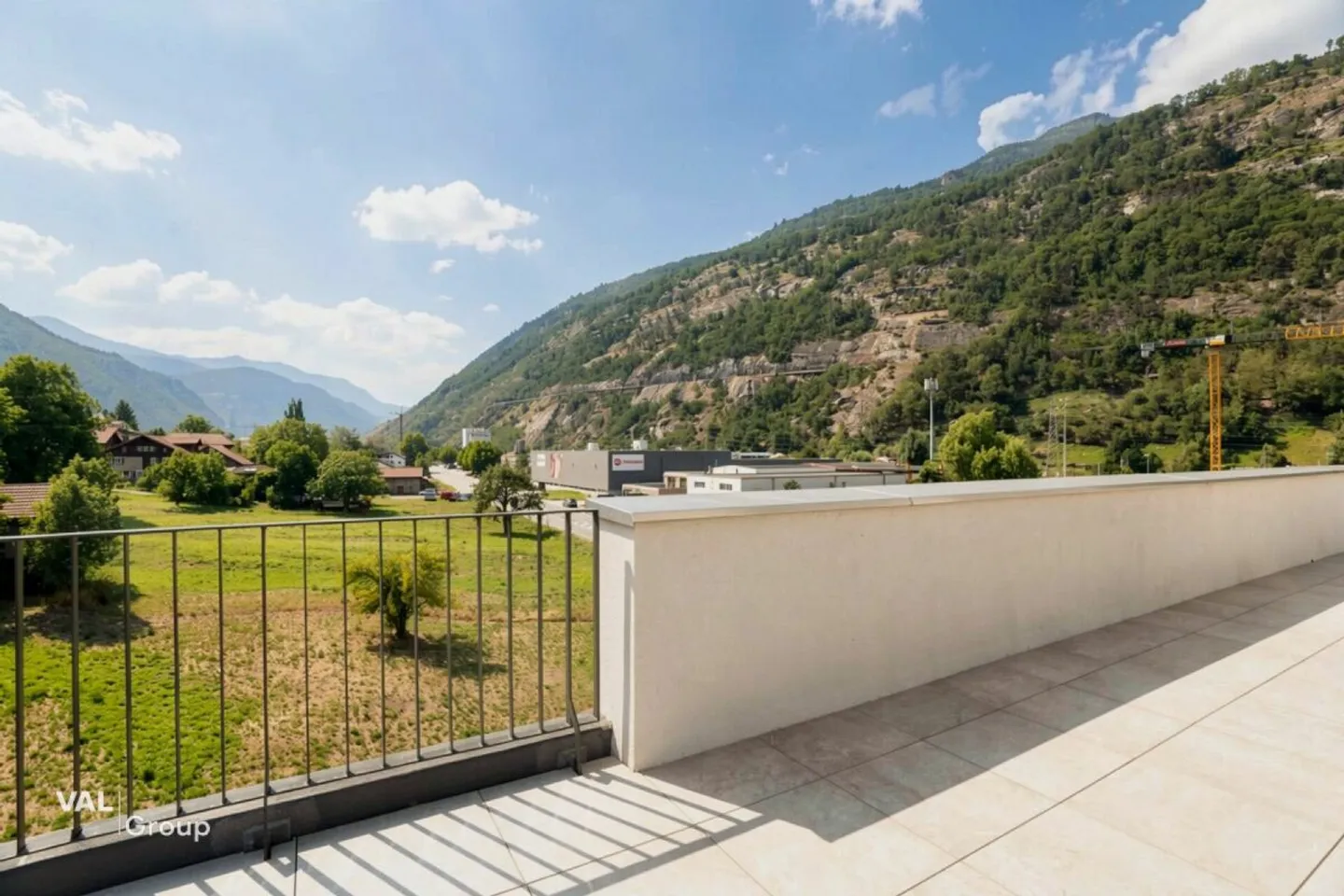 First occupancy penthouse apartment with mountain panorama - Photo 5 of 13