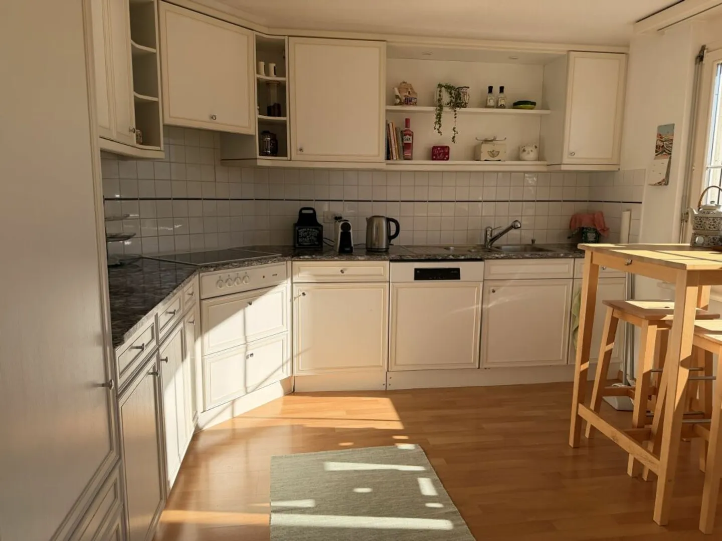 grosszügige 3.5 Zimmer-Dachwohnung an idyllischer Lage im Grünen - Foto 4 von 13