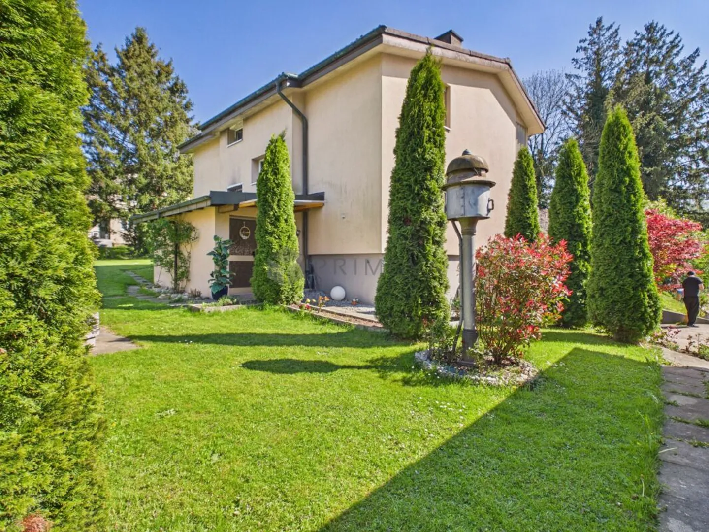 Single-family house with outbuildings on a dream large plot - Photo 1 of 10