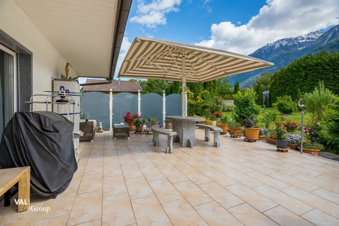 Une maison pour se sentir bien - avec parcelle à bâtir, véranda et espace extérieur ensoleillé - Photo 2 sur 13