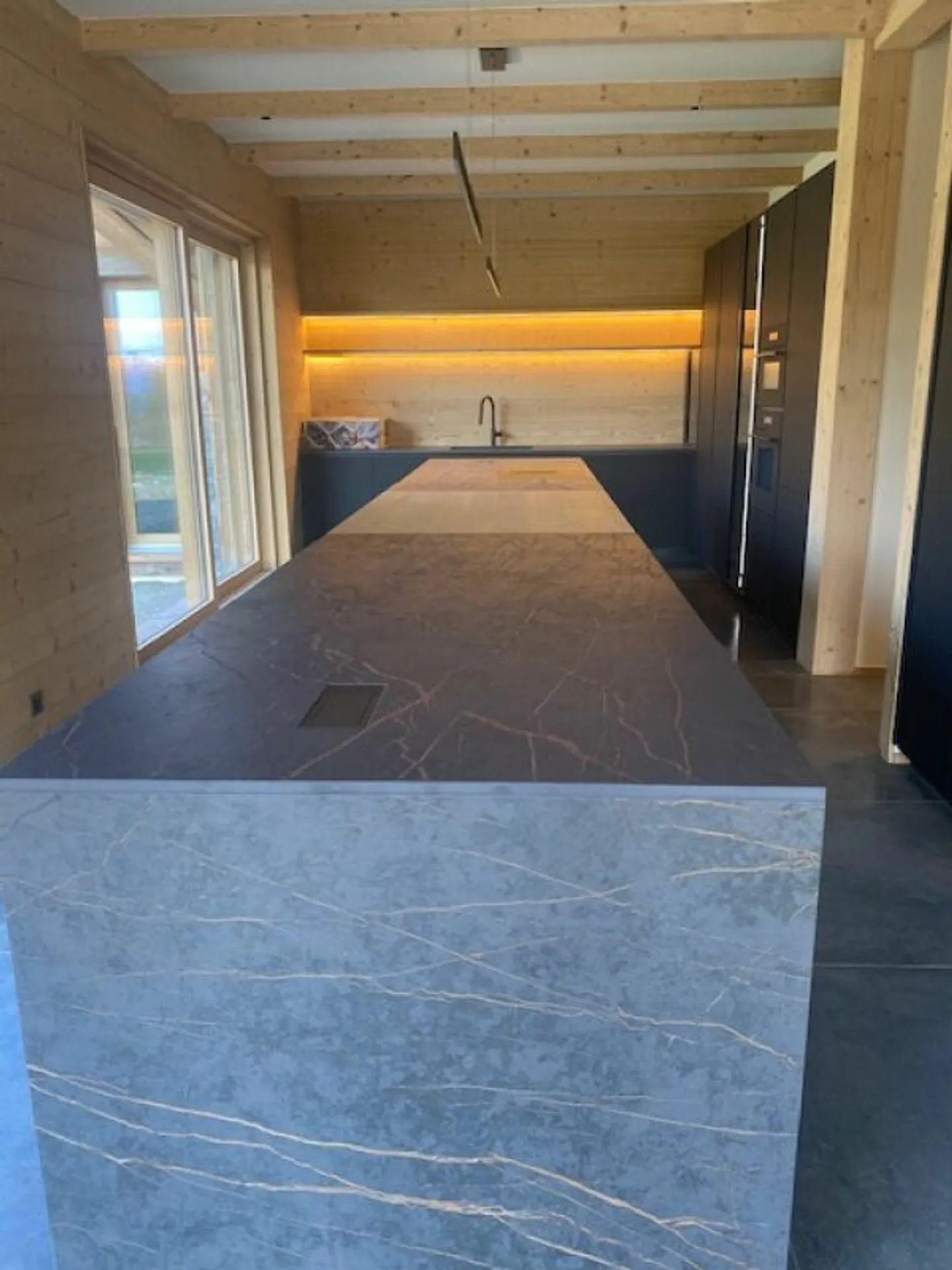 Luxuriöses Chalet Crans-Montana NEU mit Pool - Foto 3 von 13