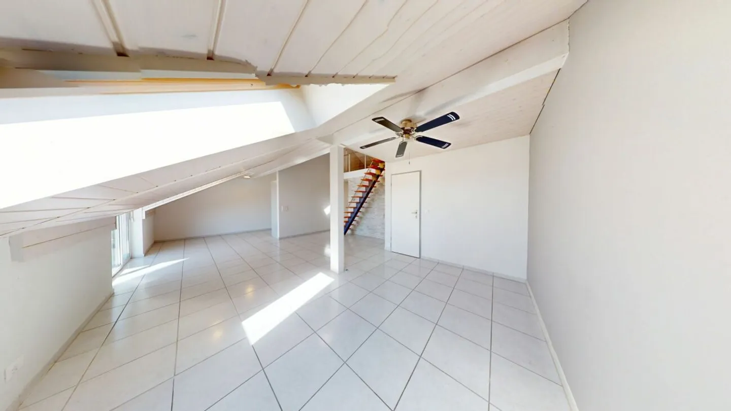 Spacious Maisonette with Balcony - Photo 4 of 10