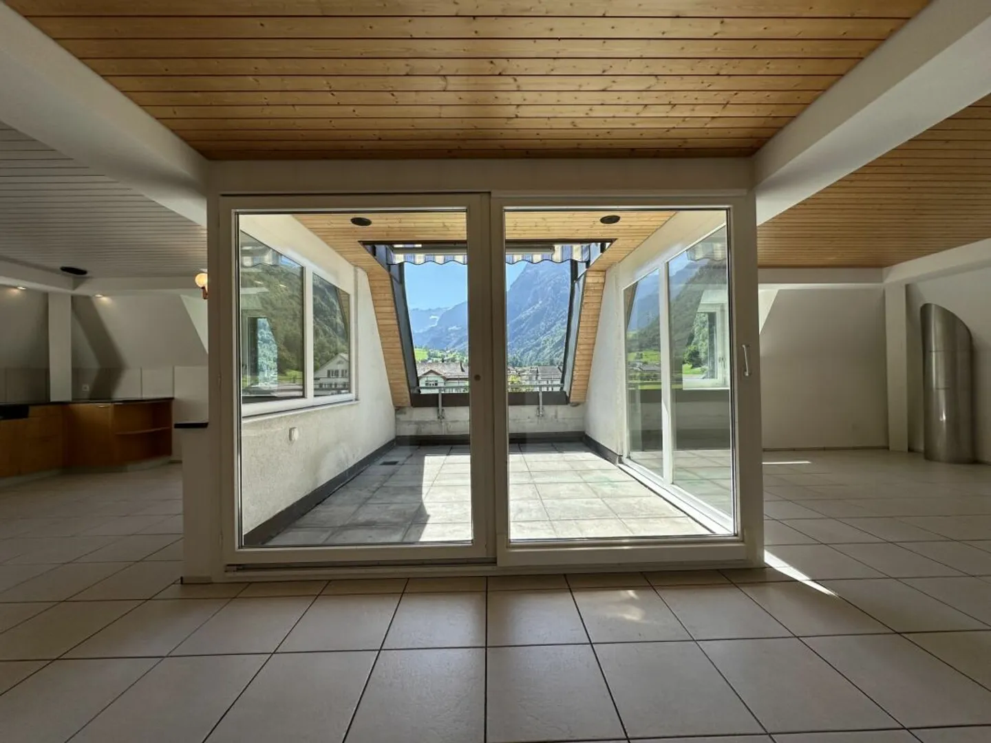 6 Zimmer Dachwohnung direkt beim Bahnhof Linthal - Photo 5 sur 13