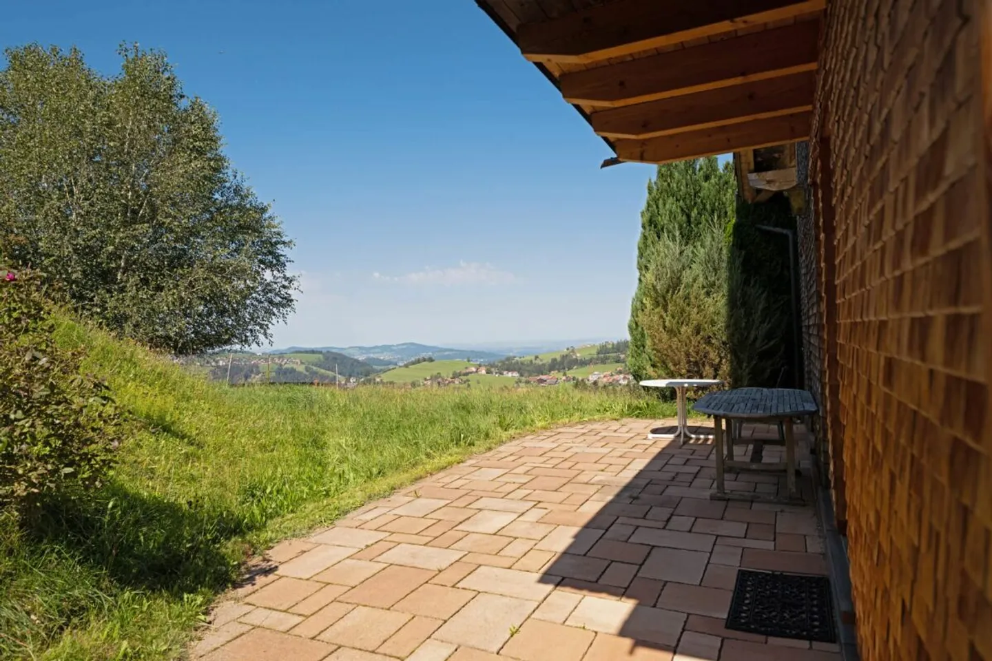 Maison en bois massif avec vue magnifique dans un endroit calme - Photo 3 sur 13