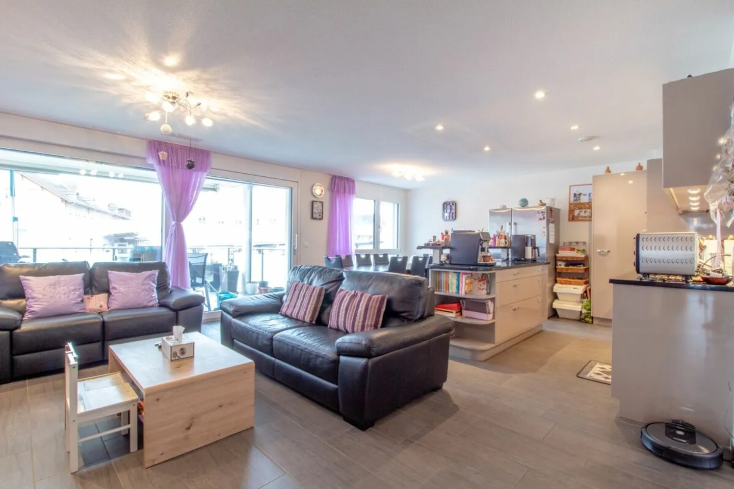 Appartement familial de 4,5 pièces avec balcon et environ 121m2 de surface habitable à Pfungen - Photo 1 sur 12