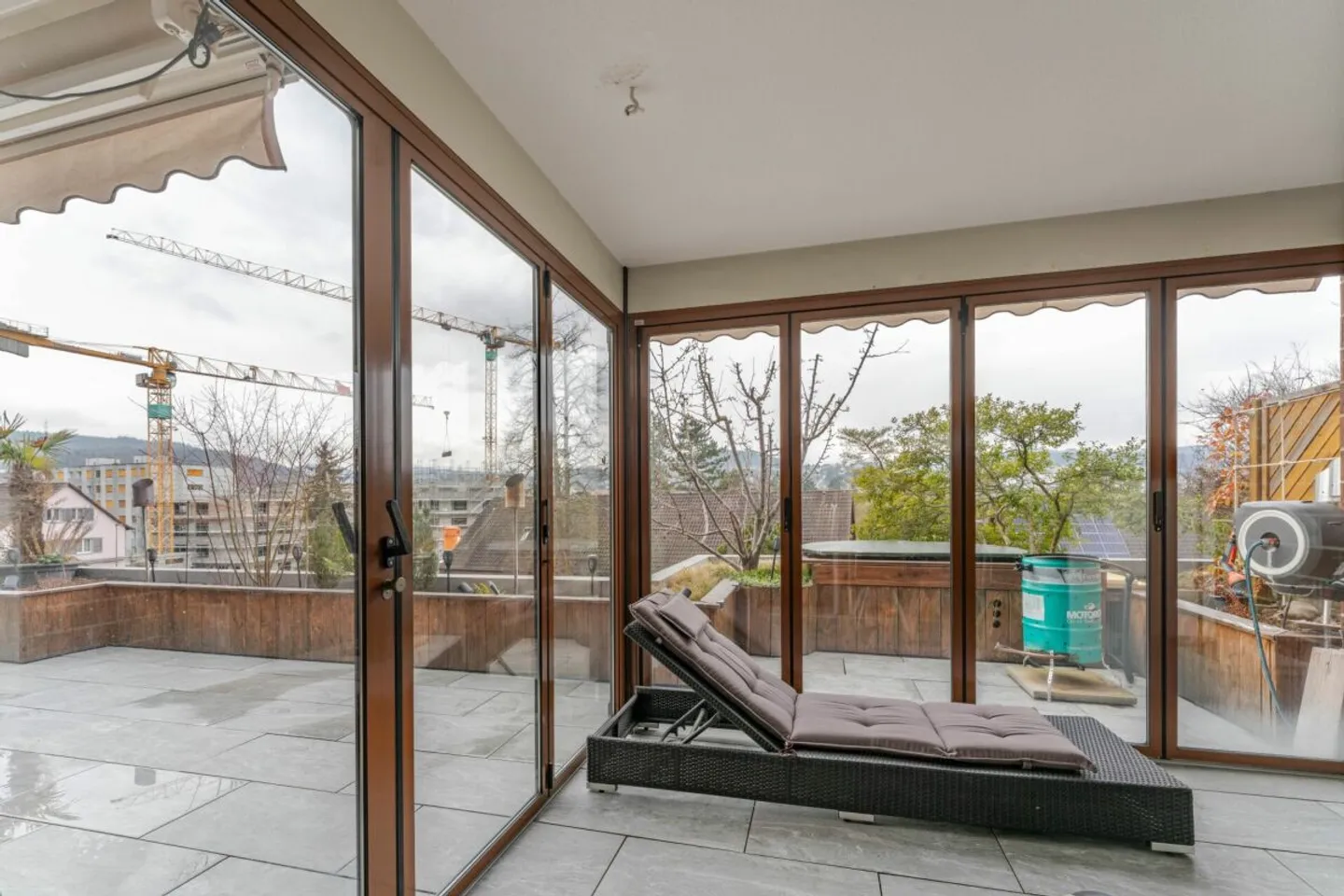 154 m² sur un niveau | 28 m² de terrasse avec jacuzzi | rénové en 2021 | Liestal - Photo 9 sur 13