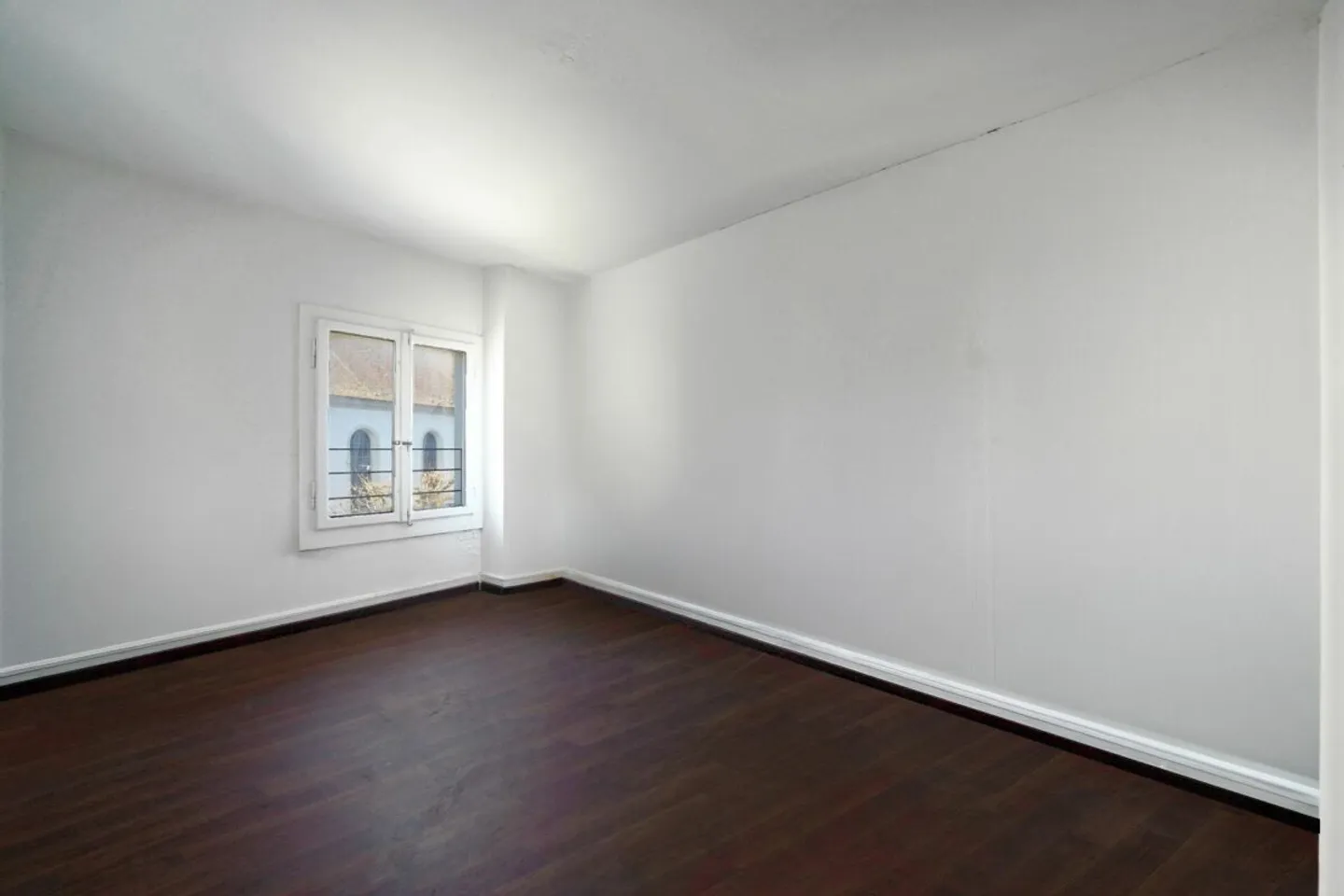 Casa multifamiliare completamente affittata in posizione privilegiata 4,9% di rendimento lordo con potenziale di sviluppo - Foto 11 di 13