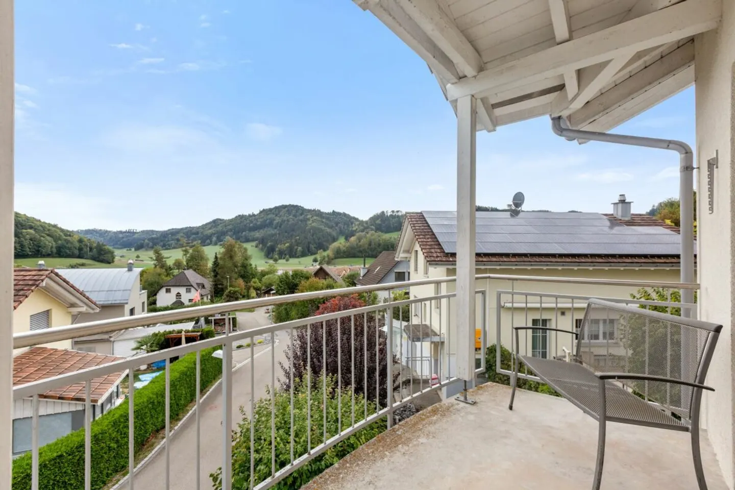 Well-maintained 5.5-room corner townhouse in a quiet residential area with idyllic garden - Photo 13 of 13