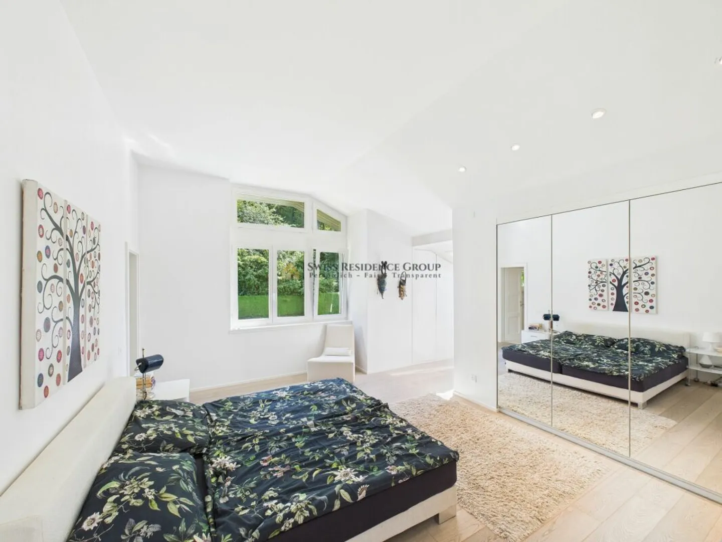 Exklusives Einfamilienhaus mit Pool, Weitsicht und grossem Garten an bester Lage in Winkel - Foto 11 von 13