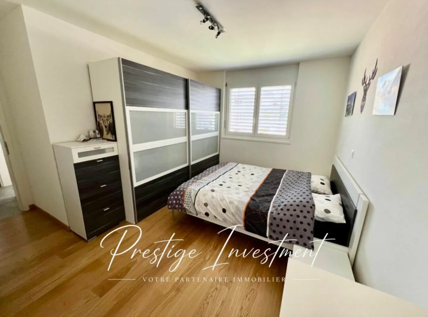 BRIGHT APARTMENT WITH TERRACE OF 5.5 ROOMS & 148 M2 APROZ - Photo 9 of 13