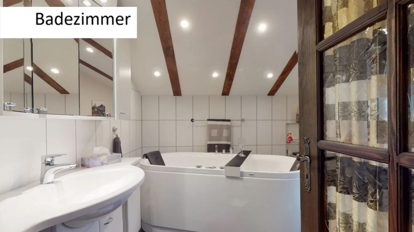 Maison individuelle de 5 pièces bien entretenue avec appartement séparé dans un emplacement de rêve à Schwarzsee FR - Photo 7 sur 13