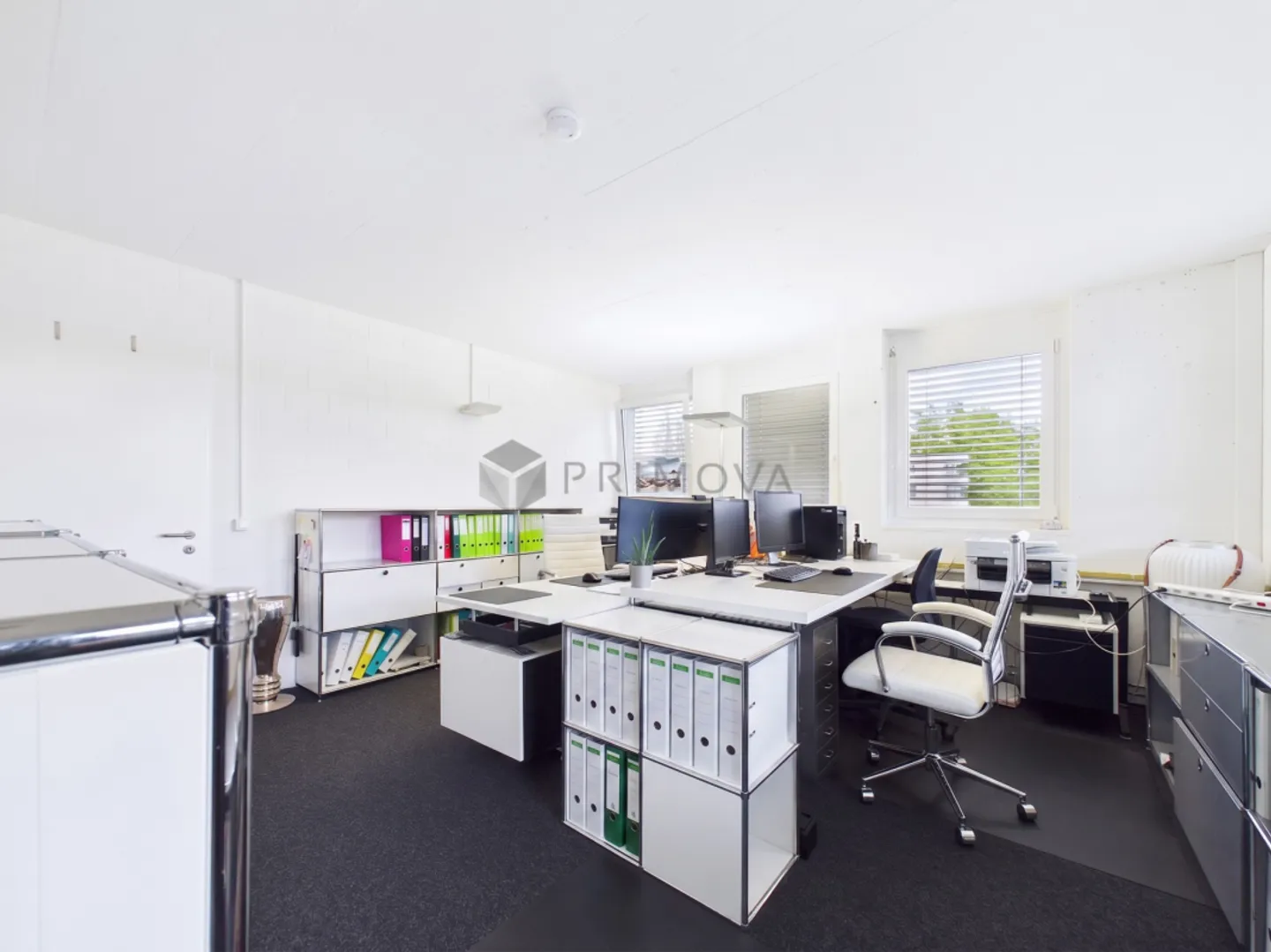 Showroom moderno e magazzino - Foto 7 di 13
