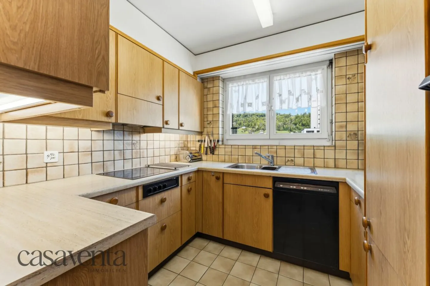 Attractive 3.5-Room Apartment with Balcony & Potential - only 2 min. to the S-Bahn - Photo 6 of 13