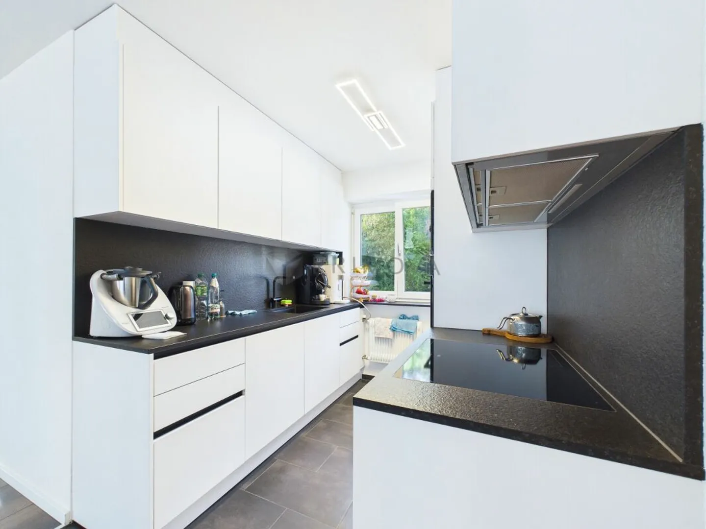 Modernized, spacious & family-friendly - Photo 5 of 12