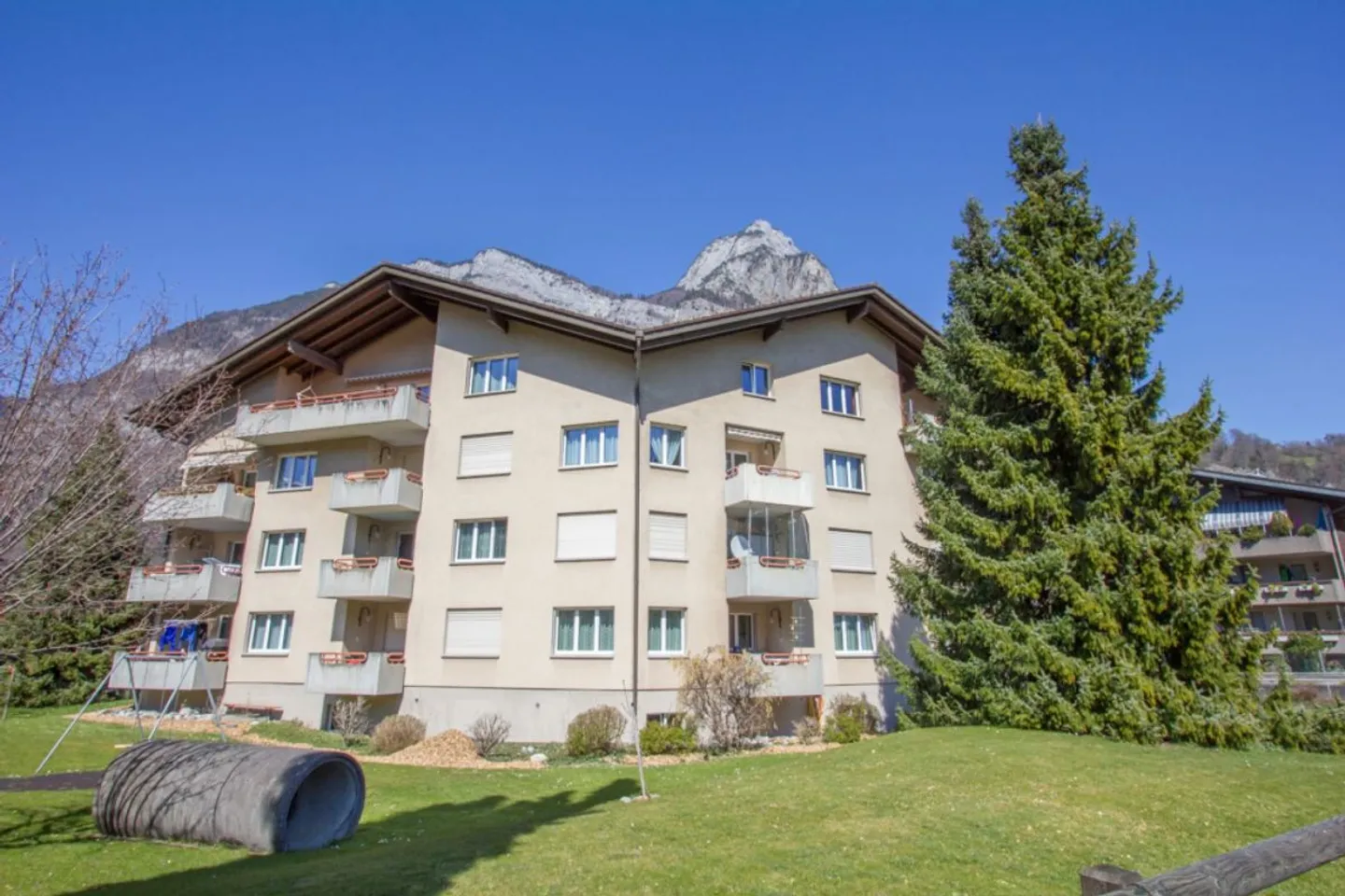 Gemütliche Wohnung mit Aussicht in die Berge - Photo 2 of 12