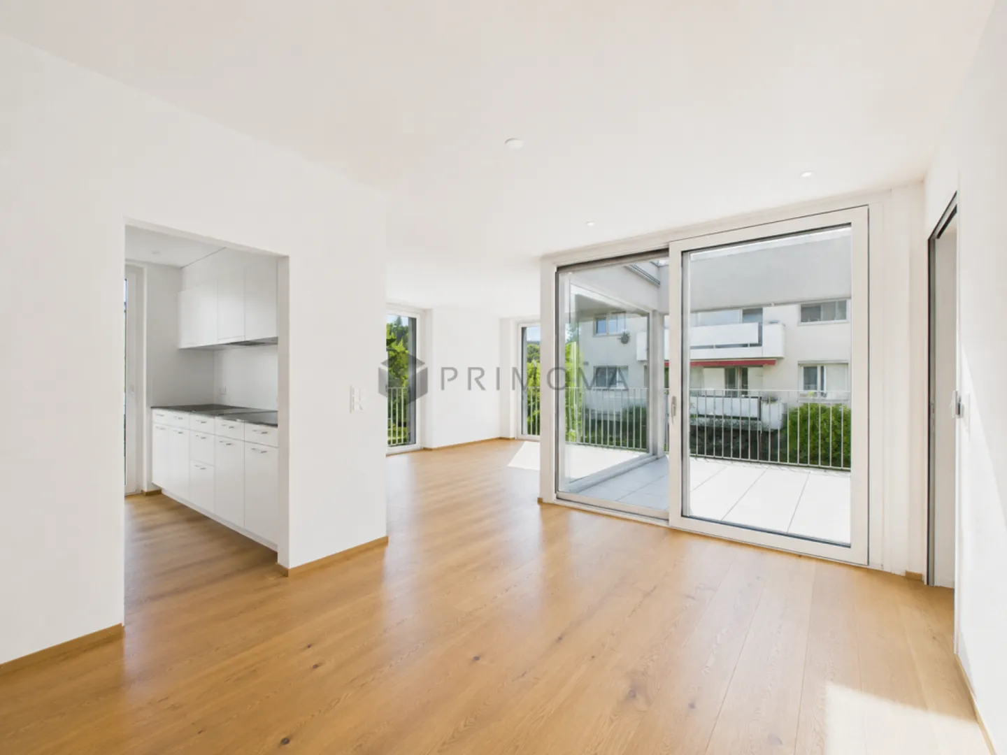 Lumineux, calme et moderne - Appartement de 4,5 pièces pour se sentir bien - Photo 2 sur 11
