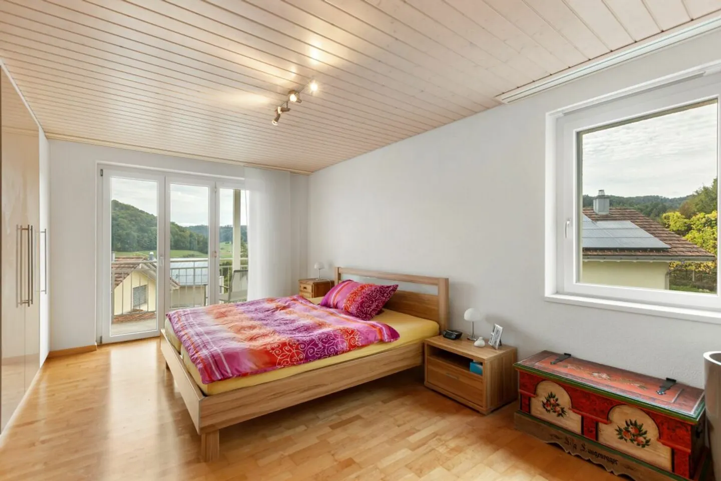 Well-maintained 5.5-room corner townhouse in a quiet residential area with idyllic garden - Photo 12 of 13