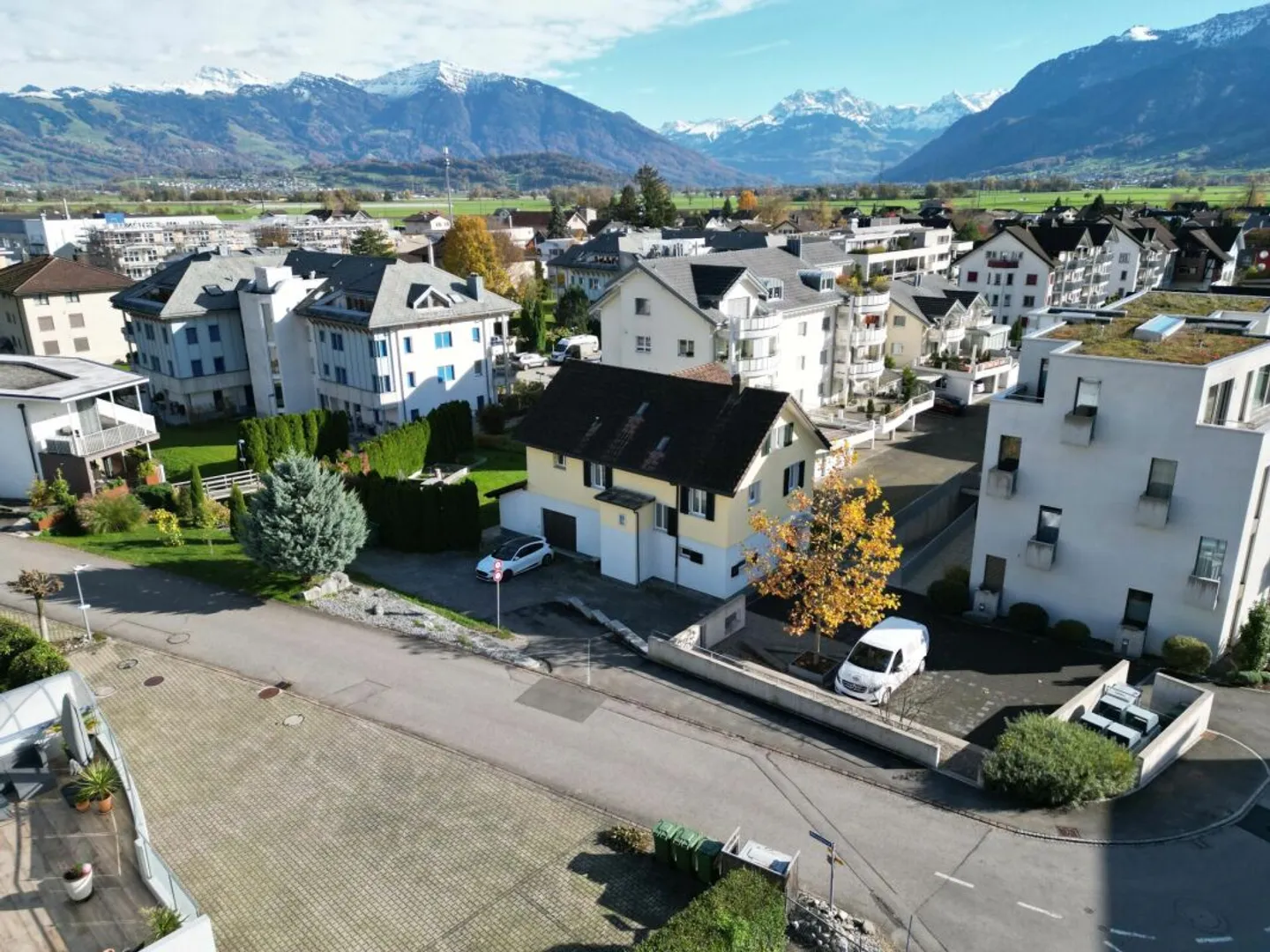 Charmantes Einfamilienhaus mit Garten - Foto 2 von 13